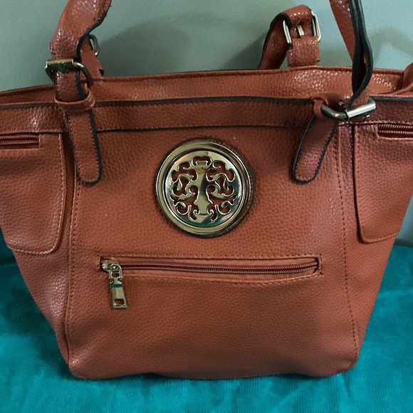 Tory Burch - Picture 1 of 5